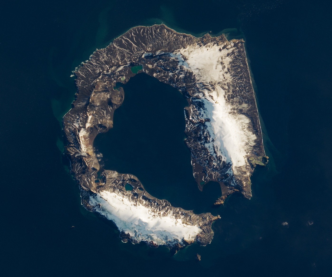 Deception Island, Landsat 8,23 March 2018