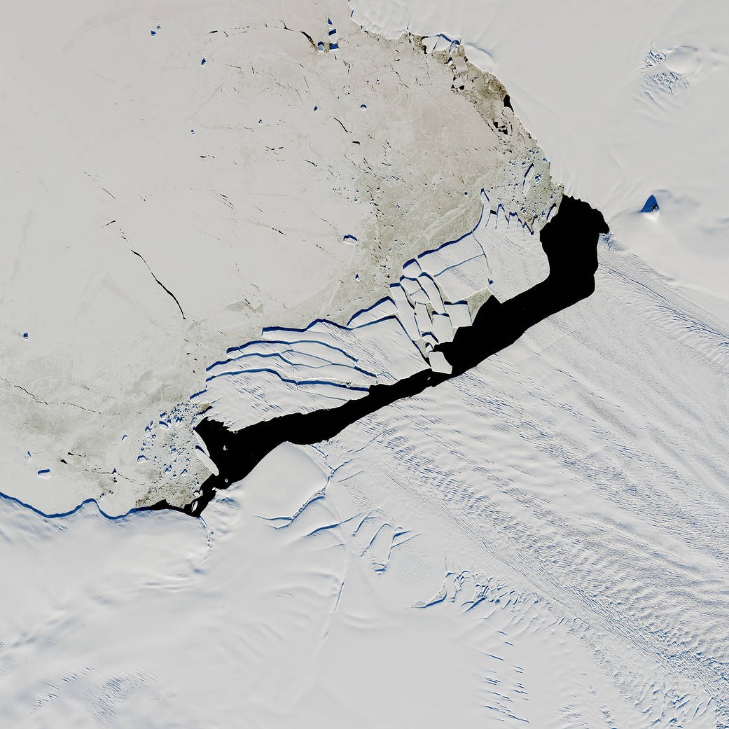 Sunlit Pine Island icebergs near local midnight, 2017