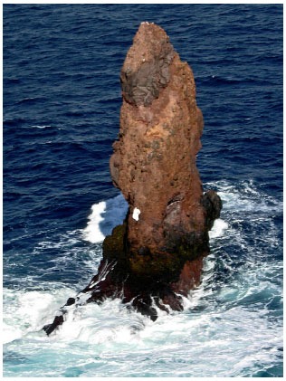 Sail Rock geological field photograph, published 2013